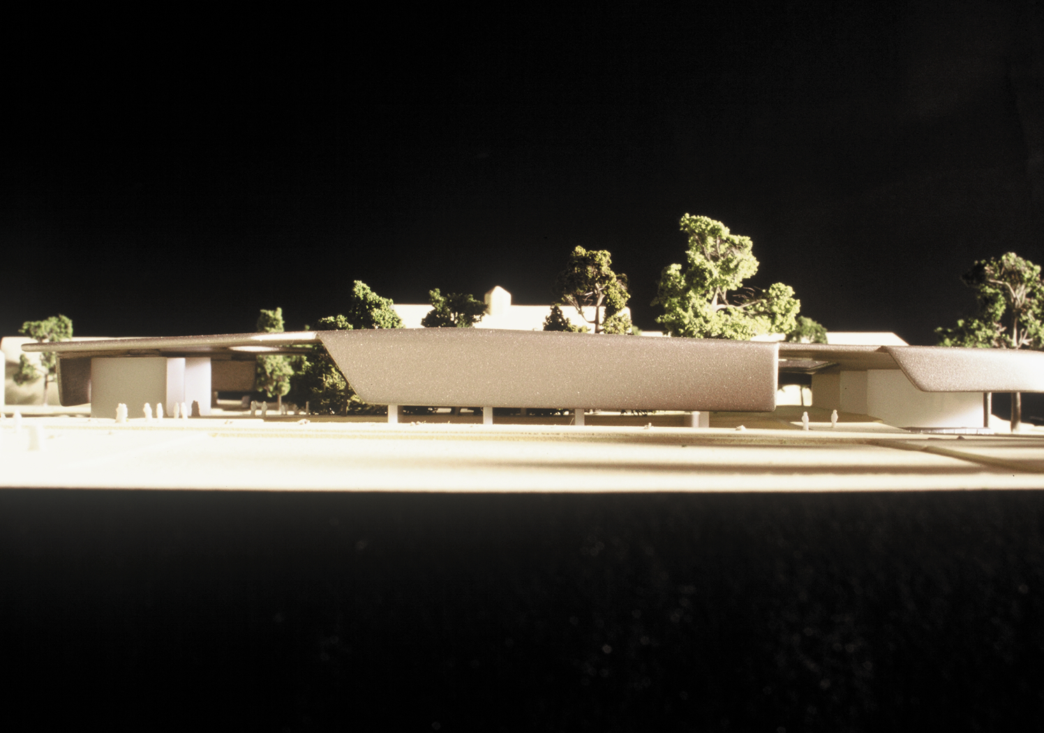 KFZ_Halle_Modell_Seitenansicht 2